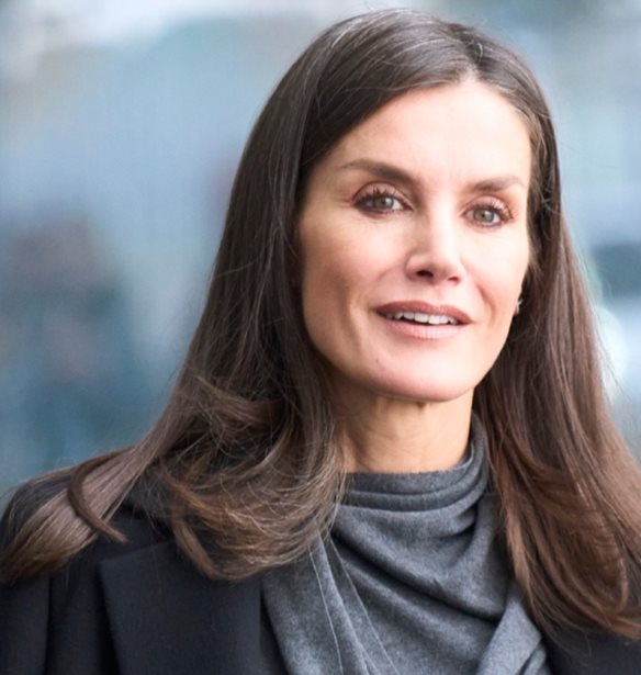 &#x397; &#x3B2;&#x3B1;&#x3C3;&#x3AF;&#x3BB;&#x3B9;&#x3C3;&#x3C3;&#x3B1; Letizia &#x3BC;&#x3B5; &#x3C4;&#x3BF; &#x3B1;&#x3B3;&#x3B1;&#x3C0;&#x3B7;&#x3BC;&#x3AD;&#x3BD;&#x3BF; &#x3C0;&#x3B1;&#x3BB;&#x3C4;&#x3CC; &#x3C4;&#x3C9;&#x3BD; &#x3C0;&#x3B9;&#x3BF; chic royals