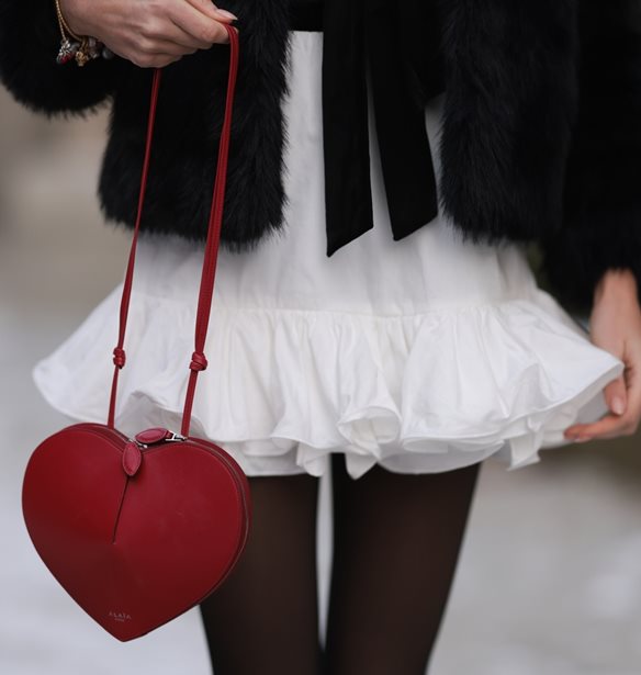 Καρδιές παντού | 5 καλσόν από την Calzedonia που θα φορέσουμε του Αγίου Βαλεντίνου