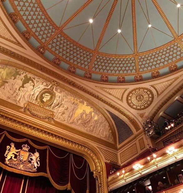 &#x397; &#x392;&#x3B1;&#x3C3;&#x3B9;&#x3BB;&#x3B9;&#x3BA;&#x3AE; &#x38C;&#x3C0;&#x3B5;&#x3C1;&#x3B1; &#x3C4;&#x3BF;&#x3C5; &#x39B;&#x3BF;&#x3BD;&#x3B4;&#x3AF;&#x3BD;&#x3BF;&#x3C5; &#x3B1;&#x3BD;&#x3BF;&#x3AF;&#x3B3;&#x3B5;&#x3B9; &#x3C4;&#x3BF; &#x3C0;&#x3C1;&#x3CE;&#x3C4;&#x3BF; &#x3C4;&#x3B7;&#x3C2; pop-up shop