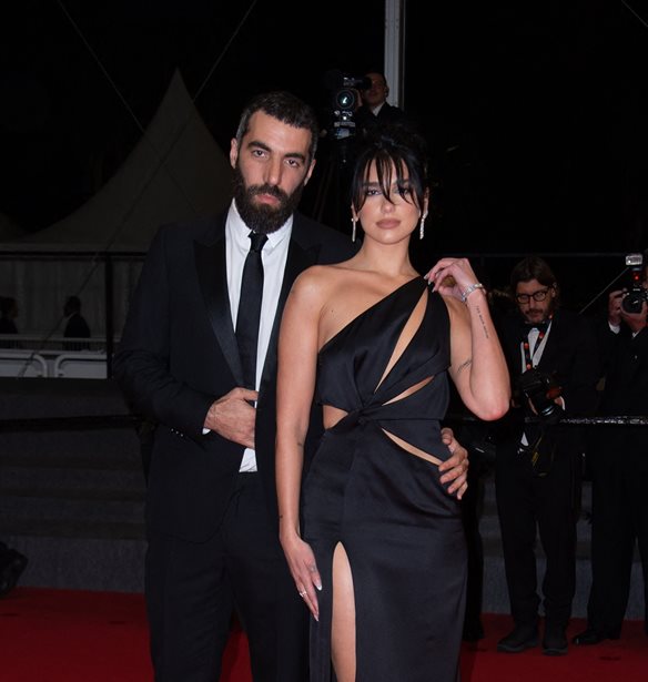 Dua Lipa | &#x3A0;&#x3CE;&#x3C2; &#x3B5;&#x3C5;&#x3C7;&#x3AE;&#x3B8;&#x3B7;&#x3BA;&#x3B5; &#x3C3;&#x3C4;&#x3BF;&#x3BD; Romain Gavras &#x3B3;&#x3B9;&#x3B1; &#x3C4;&#x3B1; &#x3B3;&#x3B5;&#x3BD;&#x3AD;&#x3B8;&#x3BB;&#x3B9;&#x3AC; &#x3C4;&#x3BF;&#x3C5;