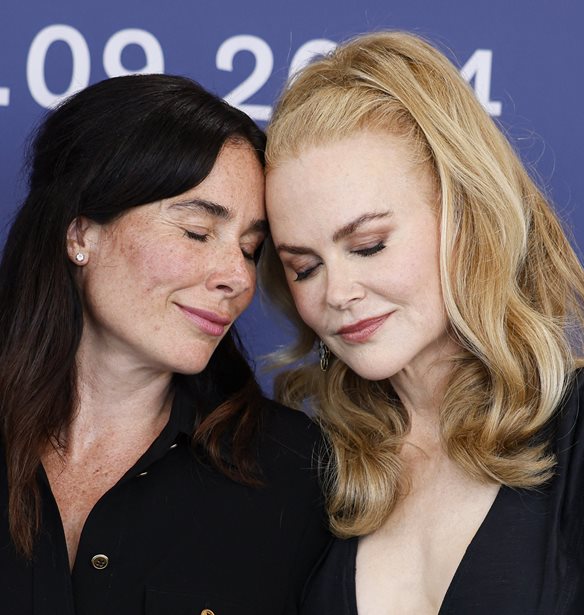 Nicole Kidman | &#x3A0;&#x3AD;&#x3B8;&#x3B1;&#x3BD;&#x3B5; &#x3B7; &#x3BC;&#x3B7;&#x3C4;&#x3AD;&#x3C1;&#x3B1; &#x3C4;&#x3B7;&#x3C2;, &#x3BB;&#x3AF;&#x3B3;&#x3BF; &#x3C0;&#x3C1;&#x3B9;&#x3BD; &#x3C0;&#x3B1;&#x3C1;&#x3B1;&#x3BB;&#x3AC;&#x3B2;&#x3B5;&#x3B9; &#x3AD;&#x3BD;&#x3B1; &#x3B1;&#x3C0;&#x3CC; &#x3C4;&#x3B1; &#x3C3;&#x3B7;&#x3BC;&#x3B1;&#x3BD;&#x3C4;&#x3B9;&#x3BA;&#x3CC;&#x3C4;&#x3B5;&#x3C1;&#x3B1; &#x3B2;&#x3C1;&#x3B1;&#x3B2;&#x3B5;&#x3AF;&#x3B1; &#x3C4;&#x3BF;&#x3C5; 81&#x3BF;&#x3C5; &#x3A6;&#x3B5;&#x3C3;&#x3C4;&#x3B9;&#x3B2;&#x3AC;&#x3BB; &#x392;&#x3B5;&#x3BD;&#x3B5;&#x3C4;&#x3AF;&#x3B1;&#x3C2;