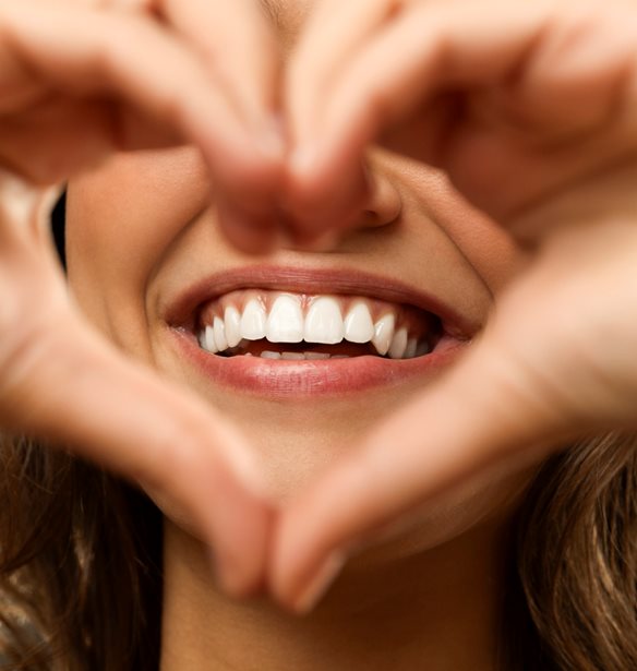 Τι μπορεί να προκαλεί κακοσμία στο στόμα και πώς αντιμετωπίζεται