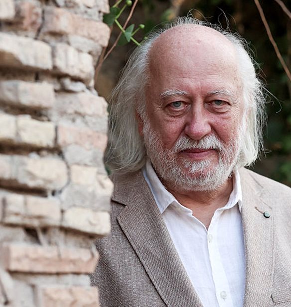 L&#xE1;szl&#xF3; Krasznahorkai | &#x39F; &#x39F;&#x3CD;&#x3B3;&#x3B3;&#x3C1;&#x3BF;&#x3C2; &#x3C3;&#x3C5;&#x3B3;&#x3B3;&#x3C1;&#x3B1;&#x3C6;&#x3AD;&#x3B1;&#x3C2; &#x3BA;&#x3AD;&#x3C1;&#x3B4;&#x3B9;&#x3C3;&#x3B5; &#x3C4;&#x3BF; &#x39D;&#x3CC;&#x3BC;&#x3C0;&#x3B5;&#x3BB; &#x39B;&#x3BF;&#x3B3;&#x3BF;&#x3C4;&#x3B5;&#x3C7;&#x3BD;&#x3AF;&#x3B1;&#x3C2; &#x3B3;&#x3B9;&#x3B1; &#x3C4;&#x3BF; 2025