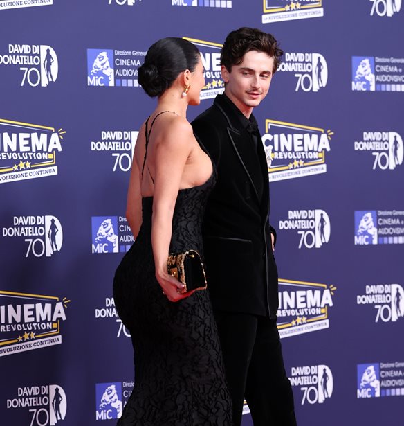 &#x397; Kylie Jenner &#x3BA;&#x3B1;&#x3B9; &#x3BF; Timoth&#xE9;e Chalamet &#x3C0;&#x3C1;&#x3B1;&#x3B3;&#x3BC;&#x3B1;&#x3C4;&#x3BF;&#x3C0;&#x3BF;&#x3B9;&#x3BF;&#x3CD;&#x3BD; &#x3C4;&#x3B7;&#x3BD; &#x3C0;&#x3C1;&#x3CE;&#x3C4;&#x3B7; &#x3C4;&#x3BF;&#x3C5;&#x3C2; red carpet &#x3B5;&#x3BC;&#x3C6;&#x3AC;&#x3BD;&#x3B9;&#x3C3;&#x3B7; &#x3BA;&#x3B1;&#x3B9; &#x3CC;&#x3BB;&#x3BF;&#x3B9; &#x3C3;&#x3C7;&#x3BF;&#x3BB;&#x3B9;&#x3AC;&#x3B6;&#x3BF;&#x3C5;&#x3BD; &#x3C4;&#x3BF; &#x3AF;&#x3B4;&#x3B9;&#x3BF; &#x3C0;&#x3C1;&#x3AC;&#x3B3;&#x3BC;&#x3B1;