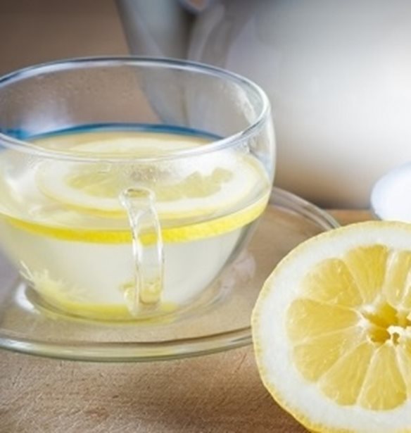Ζεστό νερό με λεμόνι: μπορεί να σε αδυνατίσει;