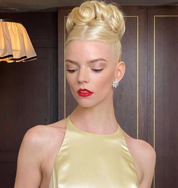 EMMY Awards 2021 | &#x39F;&#x3B9; &#x3B5;&#x3BC;&#x3C6;&#x3B1;&#x3BD;&#x3AF;&#x3C3;&#x3B5;&#x3B9;&#x3C2; &#x3C0;&#x3BF;&#x3C5; &#x3BC;&#x3B1;&#x3C2; &#x3B5;&#x3BC;&#x3C0;&#x3BD;&#x3AD;&#x3BF;&#x3C5;&#x3BD; &#x3B3;&#x3B9;&#x3B1; &#x3C4;&#x3B1; makeup looks &#x3C4;&#x3BF;&#x3C5; &#x3C6;&#x3B8;&#x3B9;&#x3BD;&#x3BF;&#x3C0;&#x3CE;&#x3C1;&#x3BF;&#x3C5;