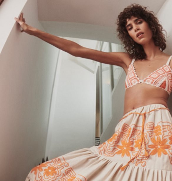 Maje | &#x397; &#x3BD;&#x3AD;&#x3B1; SS22 &#x3C3;&#x3C5;&#x3BB;&#x3BB;&#x3BF;&#x3B3;&#x3AE; &#x3B3;&#x3B9;&#x3BF;&#x3C1;&#x3C4;&#x3AC;&#x3B6;&#x3B5;&#x3B9; &#x3C4;&#x3B7; &#x3B3;&#x3C5;&#x3BD;&#x3B1;&#x3B9;&#x3BA;&#x3B5;&#x3AF;&#x3B1; &#x3B5;&#x3BD;&#x3B4;&#x3C5;&#x3BD;&#x3AC;&#x3BC;&#x3C9;&#x3C3;&#x3B7; &#x3BA;&#x3B1;&#x3B9; &#x3C4;&#x3B7;&#x3BD; &#x3BE;&#x3B5;&#x3B3;&#x3BD;&#x3BF;&#x3B9;&#x3B1;&#x3C3;&#x3B9;&#x3AC;