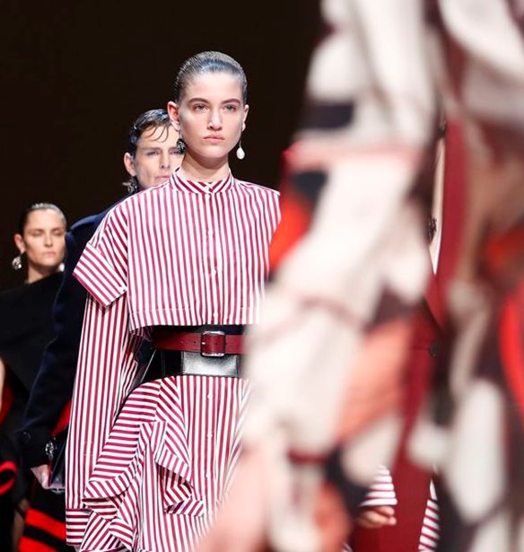 &#x39F;&#x3B9; &#x3BA;&#x3B1;&#x3BB;&#x3B5;&#x3C3;&#x3BC;&#x3AD;&#x3BD;&#x3BF;&#x3B9; &#x3C3;&#x3C4;&#x3BF; show &#x3C4;&#x3BF;&#x3C5; Alexander McQueen &#x3AD;&#x3BB;&#x3B1;&#x3B2;&#x3B1;&#x3BD; &#x3C4;&#x3BF; &#x3C0;&#x3B9;&#x3BF; cosy &#x3BA;&#x3B1;&#x3B9;...&#x3C0;&#x3C1;&#x3B1;&#x3BA;&#x3C4;&#x3B9;&#x3BA;&#x3CC; &#x3B4;&#x3CE;&#x3C1;&#x3BF;!