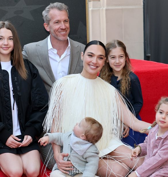 Gal Gadot | A&#x3C0;&#x3AD;&#x3BA;&#x3C4;&#x3B7;&#x3C3;&#x3B5; &#x3C4;&#x3BF; &#x3B1;&#x3C3;&#x3C4;&#x3AD;&#x3C1;&#x3B9; &#x3C4;&#x3B7;&#x3C2; &#x3C3;&#x3C4;&#x3B7; &#x39B;&#x3B5;&#x3C9;&#x3C6;&#x3CC;&#x3C1;&#x3BF; &#x3C4;&#x3B7;&#x3C2; &#x394;&#x3CC;&#x3BE;&#x3B1;&#x3C2;, &#x3AC;&#x3BB;&#x3BB;&#x3B1; &#x3BF;&#x3B9; &#x3BA;&#x3CC;&#x3C1;&#x3B5;&#x3C2; &#x3C4;&#x3B7;&#x3C2; &#x3AD;&#x3BA;&#x3BB;&#x3B5;&#x3C8;&#x3B1;&#x3BD; &#x3C4;&#x3B7;&#x3BD; &#x3C0;&#x3B1;&#x3C1;&#x3AC;&#x3C3;&#x3C4;&#x3B1;&#x3C3;&#x3B7;