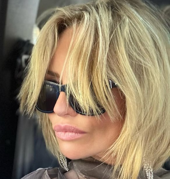 Adriana Karembeu | Ο Νο1 χυμός αποτοξίνωσης που επιλέγει για καλλίγραμμη σιλουέτα μετά τα 50