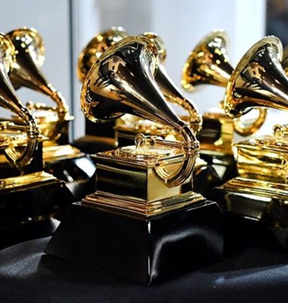 Grammys 2022 | &#x38C;&#x3BB;&#x3BF;&#x3B9; &#x3BF;&#x3B9; &#x3BD;&#x3B9;&#x3BA;&#x3B7;&#x3C4;&#x3AD;&#x3C2; &#x3C4;&#x3C9;&#x3BD; &#x3BC;&#x3BF;&#x3C5;&#x3C3;&#x3B9;&#x3BA;&#x3CE;&#x3BD; &#x3B2;&#x3C1;&#x3B1;&#x3B2;&#x3B5;&#x3AF;&#x3C9;&#x3BD;