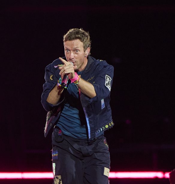 O Chris Martin &quot;&#x3BA;&#x3AC;&#x3C1;&#x3C6;&#x3C9;&#x3C3;&#x3B5;&quot; &#x3BA;&#x3B1;&#x3C4;&#x3AC; &#x3BB;&#x3AC;&#x3B8;&#x3BF;&#x3C2; &#x3AD;&#x3BD;&#x3B1; &#x3C0;&#x3B1;&#x3C1;&#x3AC;&#x3BD;&#x3BF;&#x3BC;&#x3BF; &#x3B6;&#x3B5;&#x3C5;&#x3B3;&#x3AC;&#x3C1;&#x3B9; &#x3C3;&#x3C4;&#x3B7;&#x3BD; &#x3C4;&#x3B5;&#x3BB;&#x3B5;&#x3C5;&#x3C4;&#x3B1;&#x3AF;&#x3B1; &#x3C3;&#x3C5;&#x3BD;&#x3B1;&#x3C5;&#x3BB;&#x3AF;&#x3B1; &#x3C4;&#x3C9;&#x3BD; Coldplay