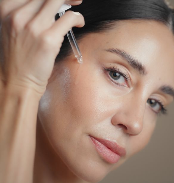 Ο ορός που λατρεύουν οι Γαλλίδες για φωτεινή και αψεγάδιαστη επιδερμίδα, χωρίς κηλίδες