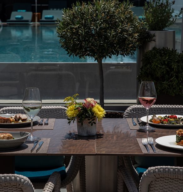 Athens Capital Hotel - MGallery Collection | &#x39A;&#x3B1;&#x3BB;&#x3BF;&#x3BA;&#x3B1;&#x3B9;&#x3C1;&#x3B9;&#x3BD;&#x3CC; &#x3BC;&#x3B5;&#x3BD;&#x3BF;&#x3CD; &#x3C3;&#x3C4;&#x3BF; Mappemonde Rooftop Restaurant Bar &amp; Lounge