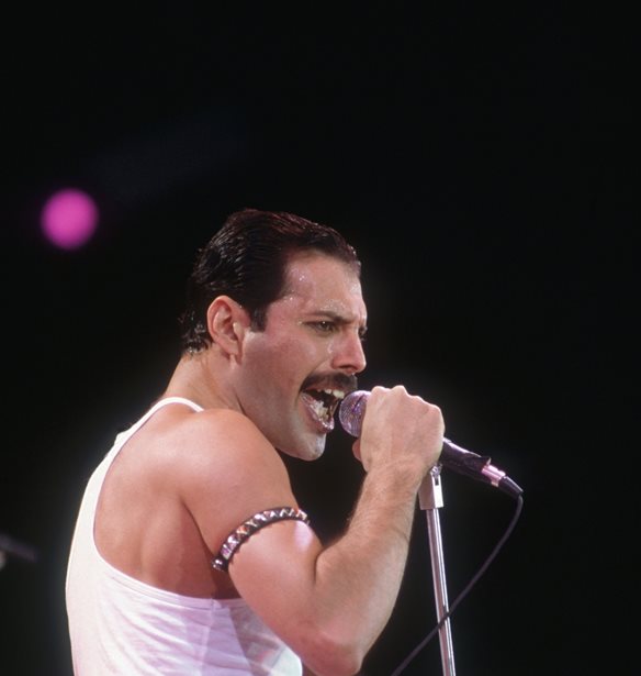 &#x38C;&#x3C4;&#x3B1;&#x3BD; &#x3BF; Freddie Mercury &#x3BC;&#x3B5;&#x3C4;&#x3B1;&#x3BC;&#x3C6;&#x3AF;&#x3B5;&#x3C3;&#x3B5; &#x3C3;&#x3B5; &#x3AC;&#x3BD;&#x3B4;&#x3C1;&#x3B1; &#x3C4;&#x3B7;&#x3BD; &#x3C0;&#x3C1;&#x3B9;&#x3B3;&#x3BA;&#x3AF;&#x3C0;&#x3B9;&#x3C3;&#x3C3;&#x3B1; Diana &#x3B3;&#x3B9;&#x3B1; &#x3BD;&#x3B1; &#x3BC;&#x3C0;&#x3BF;&#x3C5;&#x3BD; &#x3C3;&#x3B5; gay club