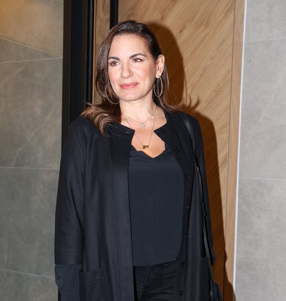 &#x397; &#x38C;&#x3BB;&#x3B3;&#x3B1; &#x39A;&#x3B5;&#x3C6;&#x3B1;&#x3BB;&#x3BF;&#x3B3;&#x3B9;&#x3AC;&#x3BD;&#x3BD;&#x3B7; &#x3C3;&#x3B5; &#x3C0;&#x3C1;&#x3B5;&#x3BC;&#x3B9;&#x3AD;&#x3C1;&#x3B1; &#x3C0;&#x3B1;&#x3C1;&#x3AC;&#x3C3;&#x3C4;&#x3B1;&#x3C3;&#x3B7;&#x3C2; &#x3C0;&#x3BF;&#x3C5; &#x3C3;&#x3BA;&#x3B7;&#x3BD;&#x3BF;&#x3B8;&#x3B5;&#x3C4;&#x3B5;&#x3AF; &#x3BF; &#x39A;&#x3C9;&#x3BD;&#x3C3;&#x3C4;&#x3B1;&#x3BD;&#x3C4;&#x3AF;&#x3BD;&#x3BF;&#x3C2; &#x39C;&#x3B1;&#x3C1;&#x3BA;&#x3BF;&#x3C5;&#x3BB;&#x3AC;&#x3BA;&#x3B7;&#x3C2;