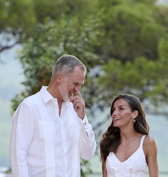 &#x393;&#x3B9;&#x3B1;&#x3C4;&#x3AF; &#x3B7; &#x3B2;&#x3B1;&#x3C3;&#x3AF;&#x3BB;&#x3B9;&#x3C3;&#x3C3;&#x3B1; Letizia &#x3B4;&#x3B5;&#x3BD; &#x3B4;&#x3B9;&#x3AD;&#x3BA;&#x3BF;&#x3C8;&#x3B5; &#x3C4;&#x3B9;&#x3C2; &#x3BA;&#x3B1;&#x3BB;&#x3BF;&#x3BA;&#x3B1;&#x3B9;&#x3C1;&#x3B9;&#x3BD;&#x3AD;&#x3C2; &#x3C4;&#x3B7;&#x3C2; &#x3B4;&#x3B9;&#x3B1;&#x3BA;&#x3BF;&#x3C0;&#x3AD;&#x3C2; &#x3C3;&#x3C4;&#x3B7;&#x3BD; &#x395;&#x3BB;&#x3BB;&#x3AC;&#x3B4;&#x3B1;;
