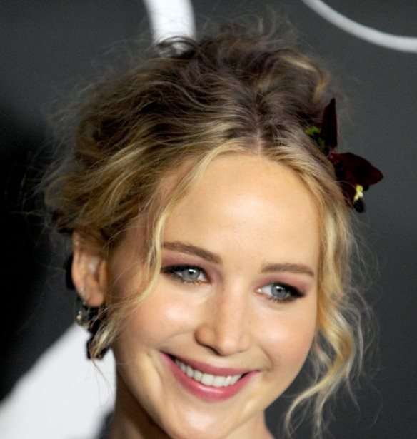 Jennifer Lawrence: &#x393;&#x3B9;&#x3B1;&#x3C4;&#x3AF; &#x3B1;&#x3C5;&#x3C4;&#x3AE; &#x3C0;&#x3B9;&#x3C3;&#x3C4;&#x3B5;&#x3CD;&#x3BF;&#x3C5;&#x3BC;&#x3B5; &#x3CC;&#x3C4;&#x3B9; &#x3B5;&#x3AF;&#x3BD;&#x3B1;&#x3B9; &#x3B7; &#x3BA;&#x3B1;&#x3BB;&#x3CD;&#x3C4;&#x3B5;&#x3C1;&#x3B7; beauty &#x3B5;&#x3BC;&#x3C6;&#x3AC;&#x3BD;&#x3B9;&#x3C3;&#x3AE; &#x3C4;&#x3B7;&#x3C2;