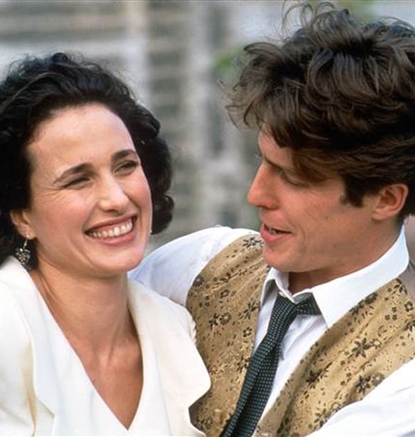 &#x397; &#x3C4;&#x3B1;&#x3B9;&#x3BD;&#x3AF;&#x3B1; &quot;Four Weddings and a Funeral&quot; &#x3B3;&#x3AF;&#x3BD;&#x3B5;&#x3C4;&#x3B1;&#x3B9; &#x3C4;&#x3B7;&#x3BB;&#x3B5;&#x3BF;&#x3C0;&#x3C4;&#x3B9;&#x3BA;&#x3AE; &#x3C3;&#x3B5;&#x3B9;&#x3C1;&#x3AC;