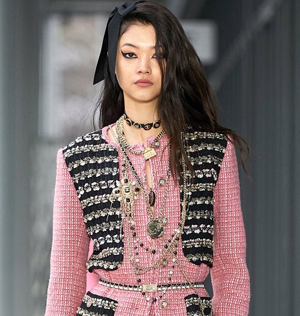 Chanel M&#xE9;tiers d&#x2019;art 2021-22 | &#x3A4;&#x3B1; beauty looks &#x3C4;&#x3C9;&#x3BD; &#x3BC;&#x3BF;&#x3BD;&#x3C4;&#x3AD;&#x3BB;&#x3C9;&#x3BD; &#x3B4;&#x3B5;&#x3BD; &#x3AC;&#x3C6;&#x3B7;&#x3C3;&#x3B1;&#x3BD; &#x3BA;&#x3B1;&#x3BD;&#x3AD;&#x3BD;&#x3B1;&#x3BD; &#x3B1;&#x3C3;&#x3C5;&#x3B3;&#x3BA;&#x3AF;&#x3BD;&#x3B7;&#x3C4;&#x3BF;