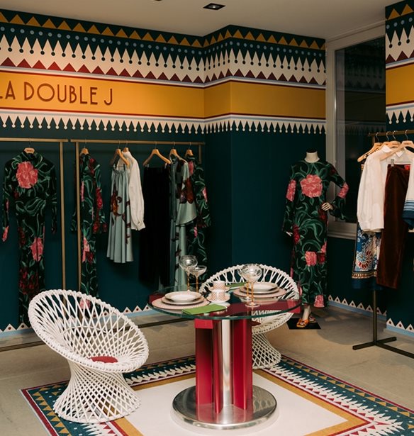 Luisa World x La DoubleJ | Δύο ημέρες βυθισμένες στο χρώμα, την ενέργεια και τη φιλοσοφία της JJ Martin