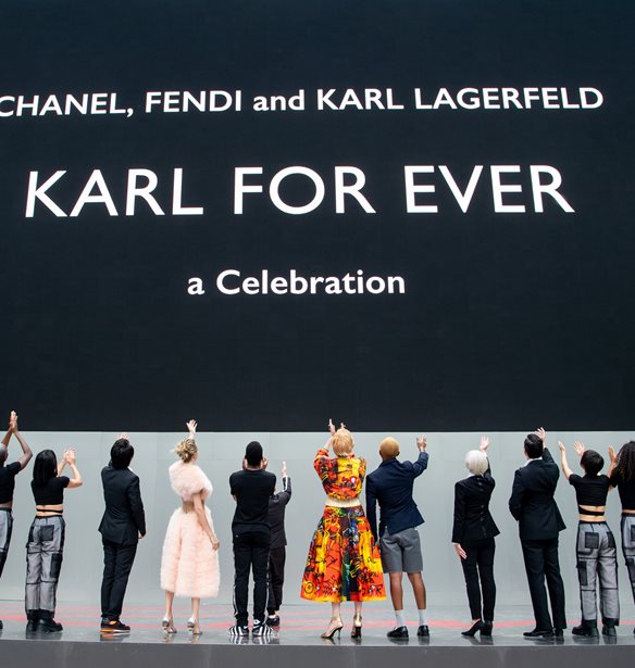 Karl For Ever: &#x39F; &#x3BA;&#x3CC;&#x3C3;&#x3BC;&#x3BF;&#x3C2; &#x3C4;&#x3B7;&#x3C2; &#x3BC;&#x3CC;&#x3B4;&#x3B1;&#x3C2; &#x3C4;&#x3AF;&#x3BC;&#x3B7;&#x3C3;&#x3B5; &#x3C4;&#x3BF;&#x3BD; Karl Lagerfeld