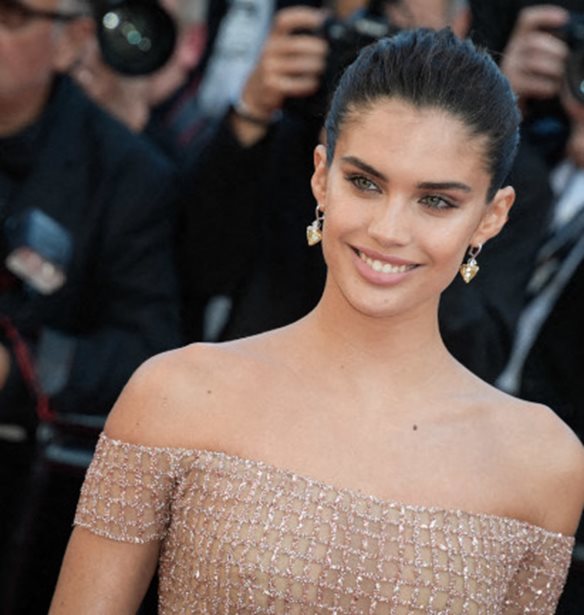 Sara Sampaio | &#x388;&#x3BA;&#x3B1;&#x3BD;&#x3B5; &#x3C4;&#x3BF; &#x3C0;&#x3B9;&#x3BF; girly &#x3C7;&#x3C4;&#x3AD;&#x3BD;&#x3B9;&#x3C3;&#x3BC;&#x3B1; &#x3C0;&#x3BF;&#x3C5; &#x3B5;&#x3AF;&#x3BD;&#x3B1;&#x3B9; &#x3CC;,&#x3C4;&#x3B9; &#x3C0;&#x3C1;&#x3AD;&#x3C0;&#x3B5;&#x3B9; &#x3B3;&#x3B9;&#x3B1; &#x3C4;&#x3B7;&#x3BD; &#x3BA;&#x3B1;&#x3C1;&#x3B1;&#x3BD;&#x3C4;&#x3AF;&#x3BD;&#x3B1;