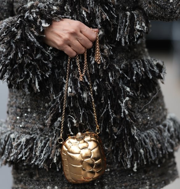 &#x397; &#x3C4;&#x3C3;&#x3AC;&#x3BD;&#x3C4;&#x3B1; &#x3B1;&#x3C0;&#x3CC; &#x3C4;&#x3B7; Mango &#x3C0;&#x3BF;&#x3C5; &#x3B8;&#x3B1; &#x3BA;&#x3C1;&#x3B1;&#x3C4;&#x3AE;&#x3C3;&#x3B5;&#x3B9;&#x3C2; &#x3B1;&#x3C5;&#x3C4;&#x3AD;&#x3C2; &#x3C4;&#x3B9;&#x3C2; &#x3B3;&#x3B9;&#x3BF;&#x3C1;&#x3C4;&#x3AD;&#x3C2;