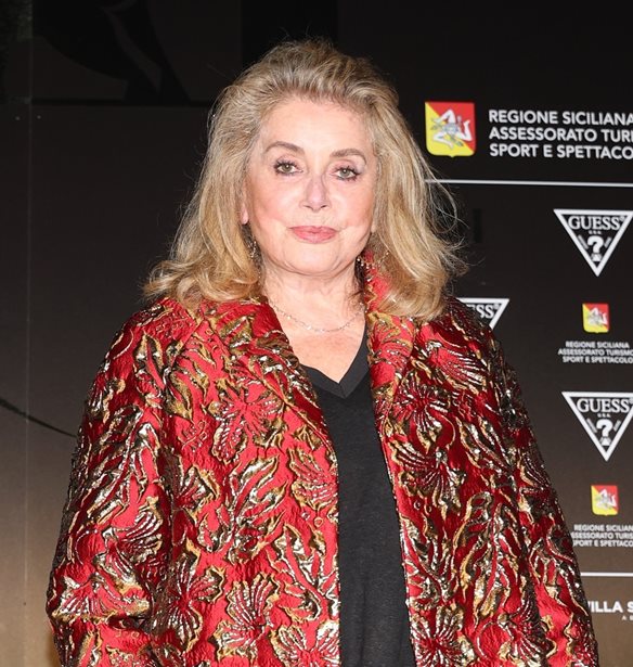 Catherine Deneuve | &#x393;&#x3B9;&#x3B1;&#x3C4;&#x3AF; &#x3B4;&#x3B5;&#x3BD; &#x3B8;&#x3AD;&#x3BB;&#x3B5;&#x3B9; &#x3BD;&#x3B1; &#x3BC;&#x3B9;&#x3BB;&#x3AC;&#x3B5;&#x3B9; &#x3B3;&#x3B9;&#x3B1; &#x3C4;&#x3BF; &#x3BA;&#x3AF;&#x3BD;&#x3B7;&#x3BC;&#x3B1; #MeToo