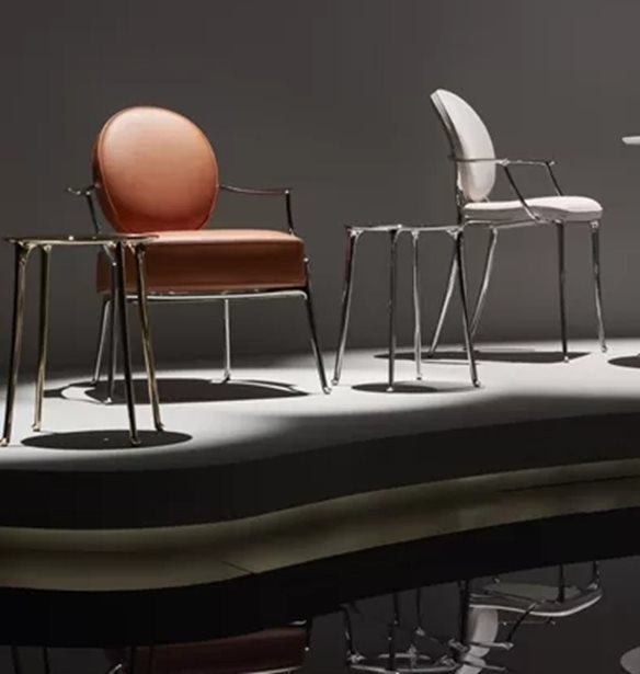 O &#x3BF;&#x3AF;&#x3BA;&#x3BF;&#x3C2; Dior &#x3C3;&#x3C5;&#x3BD;&#x3B1;&#x3BD;&#x3C4;&#x3AC; &#x3C4;&#x3BF;&#x3BD; Philippe Starck &#x3C3;&#x3C4;&#x3BF; Salone del Mobile 2023 &#x3C3;&#x3C4;&#x3BF; &#x39C;&#x3B9;&#x3BB;&#x3AC;&#x3BD;&#x3BF;