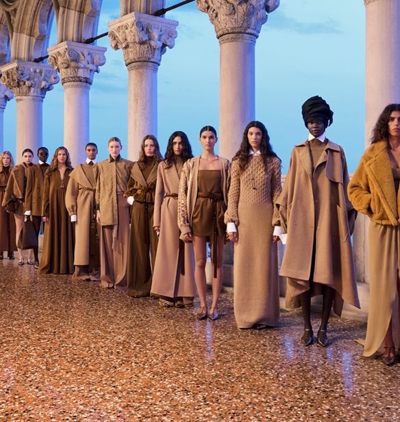 H Max Mara &#x3B8;&#x3B1; &#x3C0;&#x3B1;&#x3C1;&#x3BF;&#x3C5;&#x3C3;&#x3B9;&#x3AC;&#x3C3;&#x3B5;&#x3B9; &#x3C4;&#x3B7; Resort 2026 &#x3C3;&#x3C5;&#x3BB;&#x3BB;&#x3BF;&#x3B3;&#x3AE; &#x3C4;&#x3B7;&#x3C2; &#x3C3;&#x3C4;&#x3B7; &#x39D;&#x3AC;&#x3C0;&#x3BF;&#x3BB;&#x3B7;