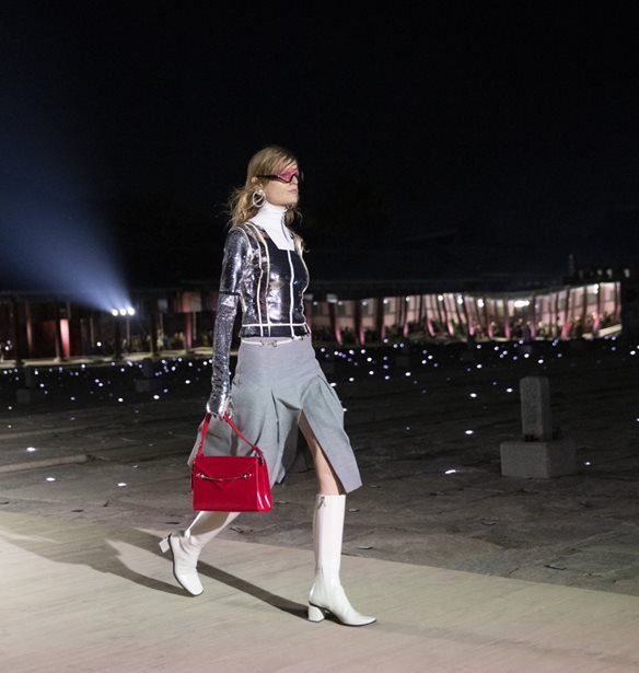 O Gucci &#x3C4;&#x3B1;&#x3BE;&#x3B9;&#x3B4;&#x3B5;&#x3CD;&#x3B5;&#x3B9; &#x3C3;&#x3C4;&#x3BF; &#x39B;&#x3BF;&#x3BD;&#x3B4;&#x3AF;&#x3BD;&#x3BF; &#x3B3;&#x3B9;&#x3B1; &#x3C4;&#x3B7;&#x3BD; Cruise &#x3C3;&#x3C5;&#x3BB;&#x3BB;&#x3BF;&#x3B3;&#x3AE; &#x3C4;&#x3BF;&#x3C5;