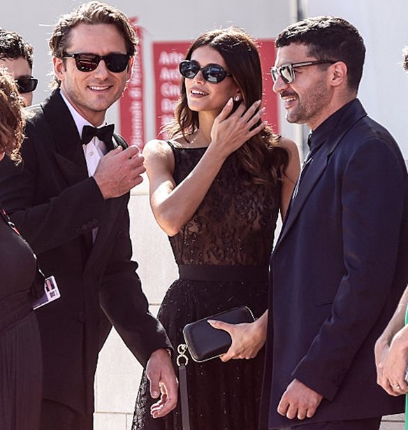Kaia Gerber &amp; Lewis Pullman | O&#x3B9; &#x3C4;&#x3C1;&#x3C5;&#x3C6;&#x3B5;&#x3C1;&#x3AD;&#x3C2; &#x3C0;&#x3CC;&#x3B6;&#x3B5;&#x3C2; &#x3C3;&#x3C4;&#x3BF; &#x3BA;&#x3CC;&#x3BA;&#x3BA;&#x3B9;&#x3BD;&#x3BF; &#x3C7;&#x3B1;&#x3BB;&#x3AF; &#x3C4;&#x3BF;&#x3C5; &#x3A6;&#x3B5;&#x3C3;&#x3C4;&#x3B9;&#x3B2;&#x3AC;&#x3BB; &#x39A;&#x3B9;&#x3BD;&#x3B7;&#x3BC;&#x3B1;&#x3C4;&#x3BF;&#x3B3;&#x3C1;&#x3AC;&#x3C6;&#x3BF;&#x3C5; &#x3C4;&#x3B7;&#x3C2; &#x392;&#x3B5;&#x3BD;&#x3B5;&#x3C4;&#x3AF;&#x3B1;&#x3C2;