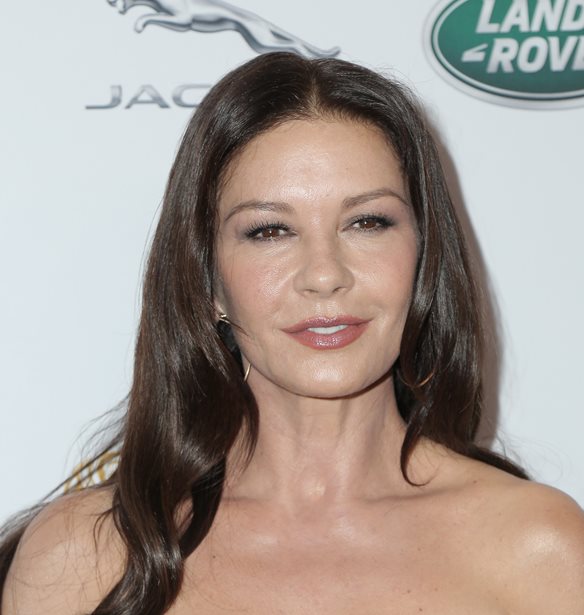 Catherine Zeta-Jones | &#x3A4;&#x3BF; &#x3B2;&#x3AF;&#x3BD;&#x3C4;&#x3B5;&#x3BF; &#x3C0;&#x3BF;&#x3C5; &#x3C4;&#x3B7; &#x3B4;&#x3B5;&#x3AF;&#x3C7;&#x3BD;&#x3B5;&#x3B9; &#x3BD;&#x3B1; &#x3BA;&#x3AC;&#x3BD;&#x3B5;&#x3B9; &#x3B3;&#x3C5;&#x3BC;&#x3BD;&#x3AE; &#x3BC;&#x3C0;&#x3AC;&#x3BD;&#x3B9;&#x3BF; &#x3B5;&#x3BD;&#x3CE; &#x3C7;&#x3B9;&#x3BF;&#x3BD;&#x3AF;&#x3B6;&#x3B5;&#x3B9;