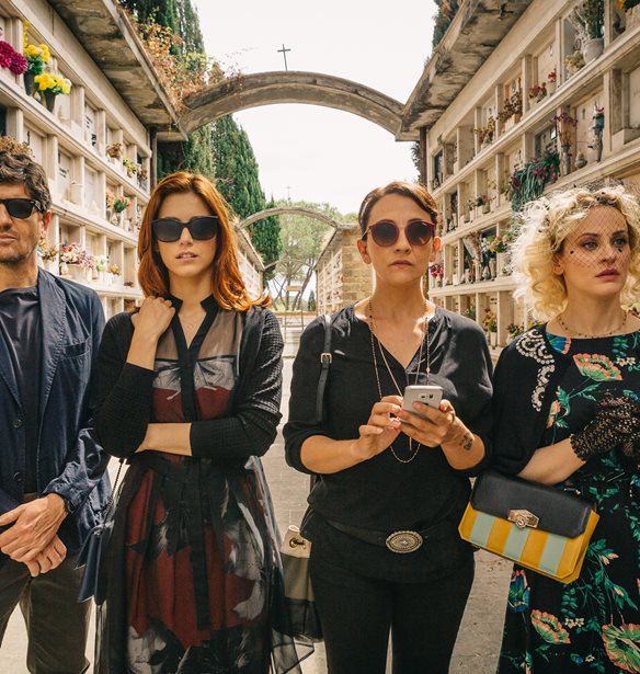 &#x3A4;&#x3B9; &#x3B4;&#x3BF;&#x3C5;&#x3BB;&#x3B5;&#x3B9;&#x3AC; &#x3AD;&#x3C7;&#x3B5;&#x3B9; &#x3BC;&#x3AF;&#x3B1; Miss &#x399;&#x3C4;&#x3B1;&#x3BB;&#x3AF;&#x3B1; &#x3C3;&#x3B5; &#x3BA;&#x3B1;&#x3BB;&#x3BF;&#x3BA;&#x3B1;&#x3B9;&#x3C1;&#x3B9;&#x3BD;&#x3AE; &#x3BA;&#x3C9;&#x3BC;&#x3C9;&#x3B4;&#x3AF;&#x3B1;;