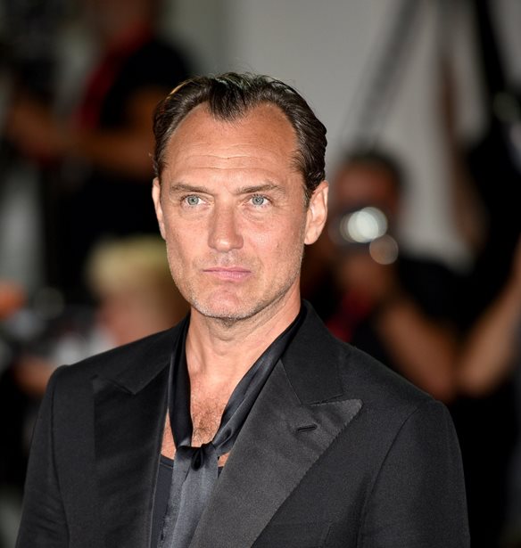 &#x39F; Jude Law &#x3BC;&#x3CC;&#x3BB;&#x3B9;&#x3C2; &#x3B4;&#x3B9;&#x3AD;&#x3C8;&#x3B5;&#x3C5;&#x3C3;&#x3B5; &#x3BC;&#x3B9;&#x3B1; &#x3C3;&#x3B7;&#x3BC;&#x3B1;&#x3BD;&#x3C4;&#x3B9;&#x3BA;&#x3AE; &#x3B8;&#x3B5;&#x3C9;&#x3C1;&#x3AF;&#x3B1; &#x3B3;&#x3B9;&#x3B1; &#x3C4;o The Holiday &#x3BA;&#x3B1;&#x3B9; &#x3B3;&#x3AF;&#x3BD;&#x3B5;&#x3C4;&#x3B1;&#x3B9; viral