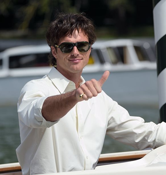 O Jacob Elordi &#x3B5;&#x3AF;&#x3BD;&#x3B1;&#x3B9; &#x3C0;&#x3B1;&#x3C1;&#x3B5;&#x3BB;&#x3B8;&#x3CC;&#x3BD; | &#x3A0;&#x3BF;&#x3B9;&#x3BF;&#x3C2; &#x3B7;&#x3B8;&#x3BF;&#x3C0;&#x3BF;&#x3B9;&#x3CC;&#x3C2; &#x3B1;&#x3C0;&#x3CC; &#x3C4;&#x3BF; Top Gun: Maverick &#x3B5;&#x3AF;&#x3BD;&#x3B1;&#x3B9; &#x3BF; &#x3BD;&#x3AD;&#x3BF;&#x3C2; &#x3AD;&#x3C1;&#x3C9;&#x3C4;&#x3B1;&#x3C2; &#x3C4;&#x3B7;&#x3C2; Olivia Jade;