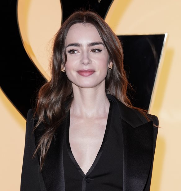 &#x397; Lily Collins &#x3AD;&#x3BA;&#x3BF;&#x3C8;&#x3B5; &#x3C4;&#x3B1; &#x3BC;&#x3B1;&#x3BA;&#x3C1;&#x3B9;&#x3AC; &#x3BC;&#x3B1;&#x3BB;&#x3BB;&#x3B9;&#x3AC; &#x3C4;&#x3B7;&#x3C2; &#x3C3;&#x3C4;&#x3BF; &#x3C0;&#x3B9;&#x3BF; &#x3BA;&#x3BF;&#x3BC;&#x3C8;&#x3CC; &#x3BA;&#x3BF;&#x3CD;&#x3C1;&#x3B5;&#x3BC;&#x3B1; &#x3C4;&#x3BF;&#x3C5; &#x3BA;&#x3B1;&#x3BB;&#x3BF;&#x3BA;&#x3B1;&#x3B9;&#x3C1;&#x3BF;&#x3CD;