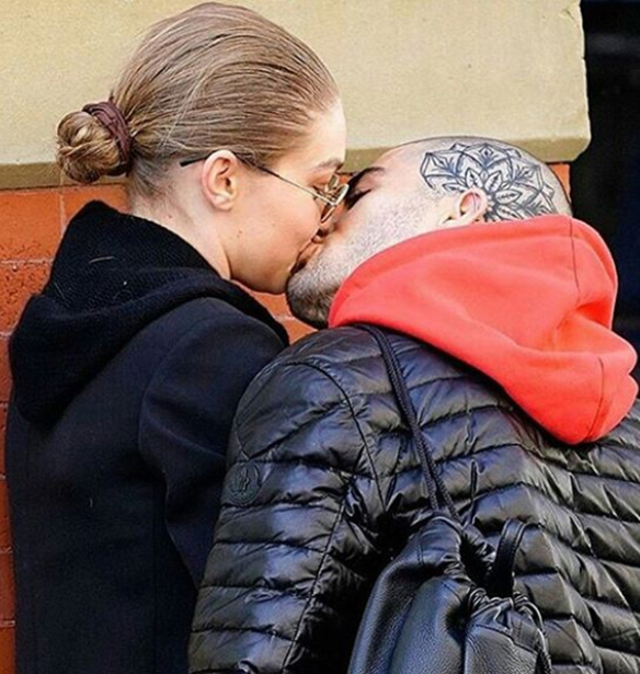 Gigi Hadid &#x2013; Zayn Malik | H &#x3B5;&#x3C0;&#x3B1;&#x3BD;&#x3B1;&#x3C3;&#x3CD;&#x3BD;&#x3B4;&#x3B5;&#x3C3;&#x3B7; &#x3B5;&#x3AF;&#x3BD;&#x3B1;&#x3B9; &#x3B3;&#x3B5;&#x3B3;&#x3BF;&#x3BD;&#x3CC;&#x3C2;!