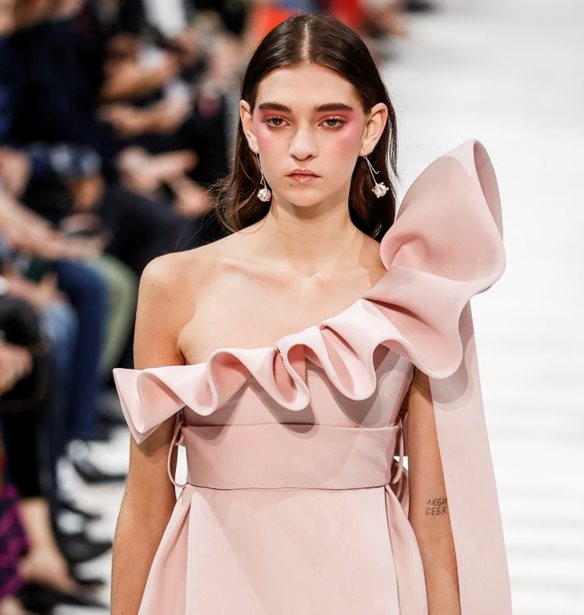 O &#x3BF;&#x3AF;&#x3BA;&#x3BF;&#x3C2; Valentino &#x3B1;&#x3BD;&#x3BF;&#x3AF;&#x3B3;&#x3B5;&#x3B9; pop-up &#x3BA;&#x3B1;&#x3C4;&#x3B1;&#x3C3;&#x3C4;&#x3AE;&#x3BC;&#x3B1;&#x3C4;&#x3B1; &#x3BC;&#x3B5; sport &#x3C7;&#x3B1;&#x3C1;&#x3B1;&#x3BA;&#x3C4;&#x3AE;&#x3C1;&#x3B1;