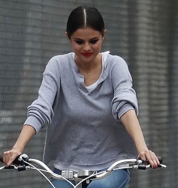 Matthew McConaughey-Selena Gomez: &#x3A0;&#x3BF;&#x3CD; &#x3C4;&#x3BF;&#x3C5;&#x3C2; &#x3C3;&#x3C5;&#x3BD;&#x3AD;&#x3BB;&#x3B1;&#x3B2;&#x3B5; &#x3BF; &#x3C6;&#x3C9;&#x3C4;&#x3BF;&#x3B3;&#x3C1;&#x3B1;&#x3C6;&#x3B9;&#x3BA;&#x3CC;&#x3C2; &#x3C6;&#x3B1;&#x3BA;&#x3CC;&#x3C2;;