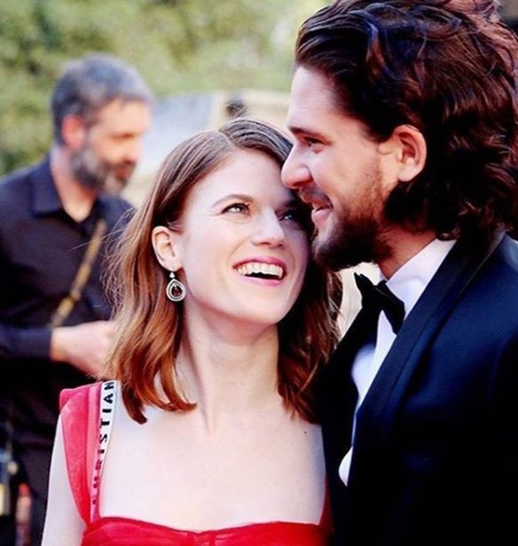 &#x39F; Kit Harington &#x3BA;&#x3B1;&#x3B9; &#x3B7; Rose Leslie &#x3B8;&#x3B1; &#x3B3;&#x3AF;&#x3BD;&#x3BF;&#x3C5;&#x3BD; &#x3B3;&#x3BF;&#x3BD;&#x3B5;&#x3AF;&#x3C2;