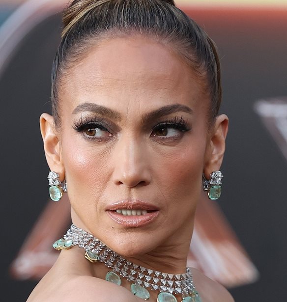 H Jennifer Lopez &#x3B5;&#x3C4;&#x3BF;&#x3B9;&#x3BC;&#x3AC;&#x3B6;&#x3B5;&#x3B9; &#x3BC;&#x3B5;&#x3B3;&#x3AC;&#x3BB;&#x3BF; comeback &#x3B3;&#x3B9;&#x3B1; &#x3C4;&#x3BF; 2025