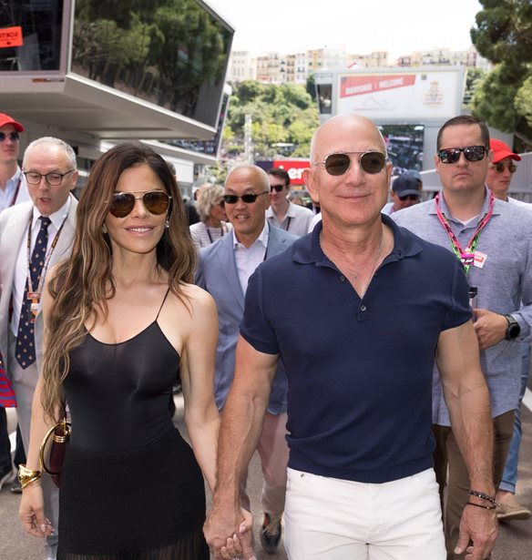 Lauren Sanchez | &#x39C;&#x3B5; low-cut &#x3C6;&#x3CC;&#x3C1;&#x3B5;&#x3BC;&#x3B1; &#x3C3;&#x3B5; &#x3B2;&#x3C1;&#x3B1;&#x3B4;&#x3B9;&#x3BD;&#x3AE; &#x3AD;&#x3BE;&#x3BF;&#x3B4;&#x3BF; &#x3BC;&#x3B5; &#x3C4;&#x3BF;&#x3BD; &#x3C3;&#x3CD;&#x3B6;&#x3C5;&#x3B3;&#x3CC; &#x3C4;&#x3B7;&#x3C2; Jeff Bezos