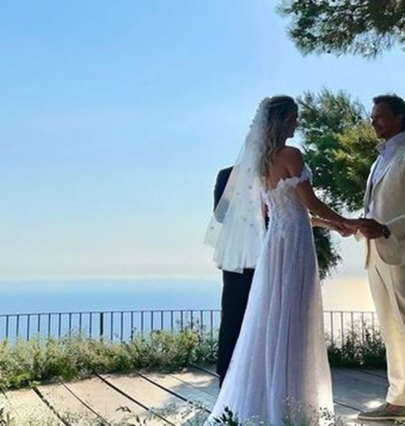 H &#x3C0;&#x3B1;&#x3BD;&#x3AD;&#x3BC;&#x3BF;&#x3C1;&#x3C6;&#x3B7; &#x3B1;&#x3BD;&#x3B9;&#x3C8;&#x3B9;&#x3AC; &#x3C4;&#x3BF;&#x3C5; Hubert de Givenchy, Gabriella, &#x3C0;&#x3B1;&#x3BD;&#x3C4;&#x3C1;&#x3B5;&#x3CD;&#x3C4;&#x3B7;&#x3BA;&#x3B5; &#x3C3;&#x3C4;&#x3BF; &#x39A;&#x3AC;&#x3C0;&#x3C1;&#x3B9; &#x3BA;&#x3B1;&#x3B9; &#x3AE;&#x3C4;&#x3B1;&#x3BD; &#x3CC;&#x3BB;&#x3BF;&#x3B9; &#x3B5;&#x3BA;&#x3B5;&#x3AF;