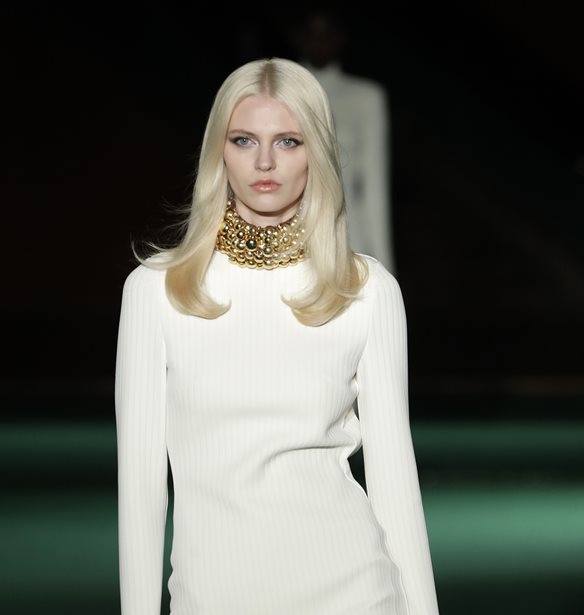 5 πολυτελή αρώματα με νότες καρύδας που θα λατρέψεις