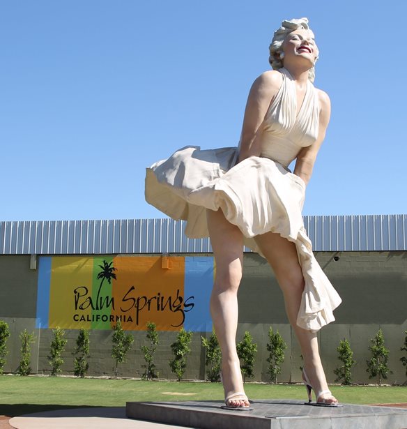 Marilyn Monroe | &#x3A4;&#x3BF; &#x3AC;&#x3B3;&#x3B1;&#x3BB;&#x3BC;&#x3AC; &#x3C4;&#x3B7;&#x3C2; &#x3C3;&#x3C4;&#x3BF; Palm Springs &#x3C0;&#x3BF;&#x3C5; &#x3C0;&#x3C1;&#x3BF;&#x3BA;&#x3AC;&#x3BB;&#x3B5;&#x3C3;&#x3B5; &#x3B1;&#x3BD;&#x3C4;&#x3B9;&#x3B4;&#x3C1;&#x3AC;&#x3C3;&#x3B5;&#x3B9;&#x3C2;