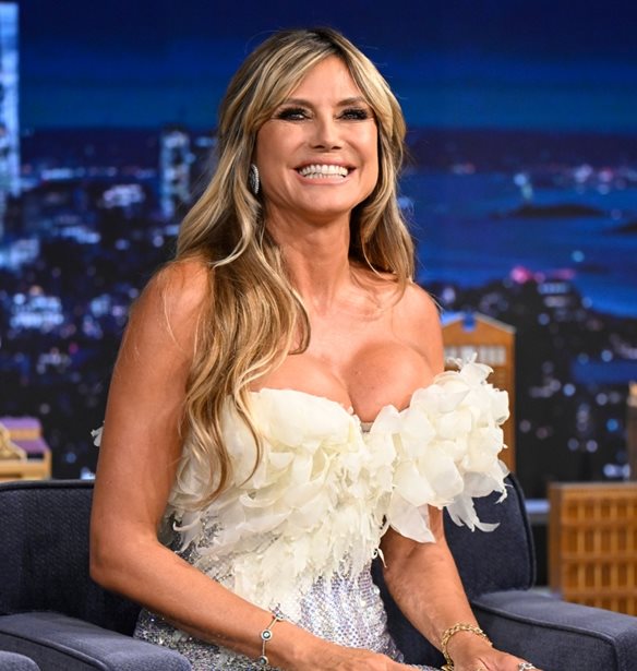 Ηeidi Klum | Με έμπνευση από την ελληνική μυθολογία η απίθανη μεταμφίεση της για το Halloween