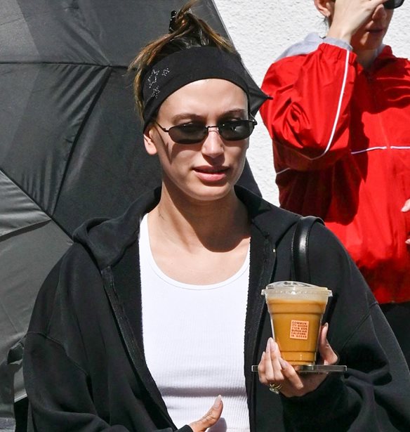Hailey Bieber | A&#x3C0;&#x3BF;&#x3BA;&#x3B1;&#x3BB;&#x3CD;&#x3C0;&#x3C4;&#x3B5;&#x3B9; &#x3C3;&#x3C4;&#x3BF; TikTok &#x3C4;&#x3B7; &#x3C3;&#x3C5;&#x3BD;&#x3C4;&#x3B1;&#x3B3;&#x3AE; &#x3B3;&#x3B9;&#x3B1; &#x3C4;&#x3BF; &#x3C1;&#x3CC;&#x3C6;&#x3B7;&#x3BC;&#x3B1; &#x3C0;&#x3BF;&#x3C5; &#x3C0;&#x3AF;&#x3BD;&#x3B5;&#x3B9; &#x3BA;&#x3B1;&#x3B9; &#x3C4;&#x3B7; &#x3B4;&#x3B9;&#x3B1;&#x3C4;&#x3B7;&#x3C1;&#x3B5;&#x3AF; &#x3C3;&#x3B5; &#x3C6;&#x3CC;&#x3C1;&#x3BC;&#x3B1;