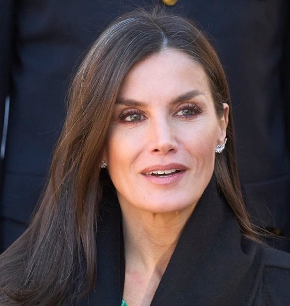 H Letizia &#x3C4;&#x3B7;&#x3C2; &#x399;&#x3C3;&#x3C0;&#x3B1;&#x3BD;&#x3AF;&#x3B1;&#x3C2; &#x3BC;&#x3B5; &#x3C4;&#x3B1; &#x3BC;&#x3BF;&#x3BA;&#x3B1;&#x3C3;&#x3AF;&#x3BD;&#x3B9;&#x3B1; &#x3B1;&#x3C0;&#x3CC; &#x3C4;&#x3B7; Massimo Dutti &#x3C0;&#x3BF;&#x3C5; &#x3C7;&#x3C1;&#x3B5;&#x3B9;&#x3AC;&#x3B6;&#x3B5;&#x3C3;&#x3B1;&#x3B9; &#x3C3;&#x3C4;&#x3B7;&#x3BD; &#x3B3;&#x3BA;&#x3B1;&#x3C1;&#x3BD;&#x3C4;&#x3B1;&#x3C1;&#x3CC;&#x3BC;&#x3C0;&#x3B1; &#x3C3;&#x3BF;&#x3C5;